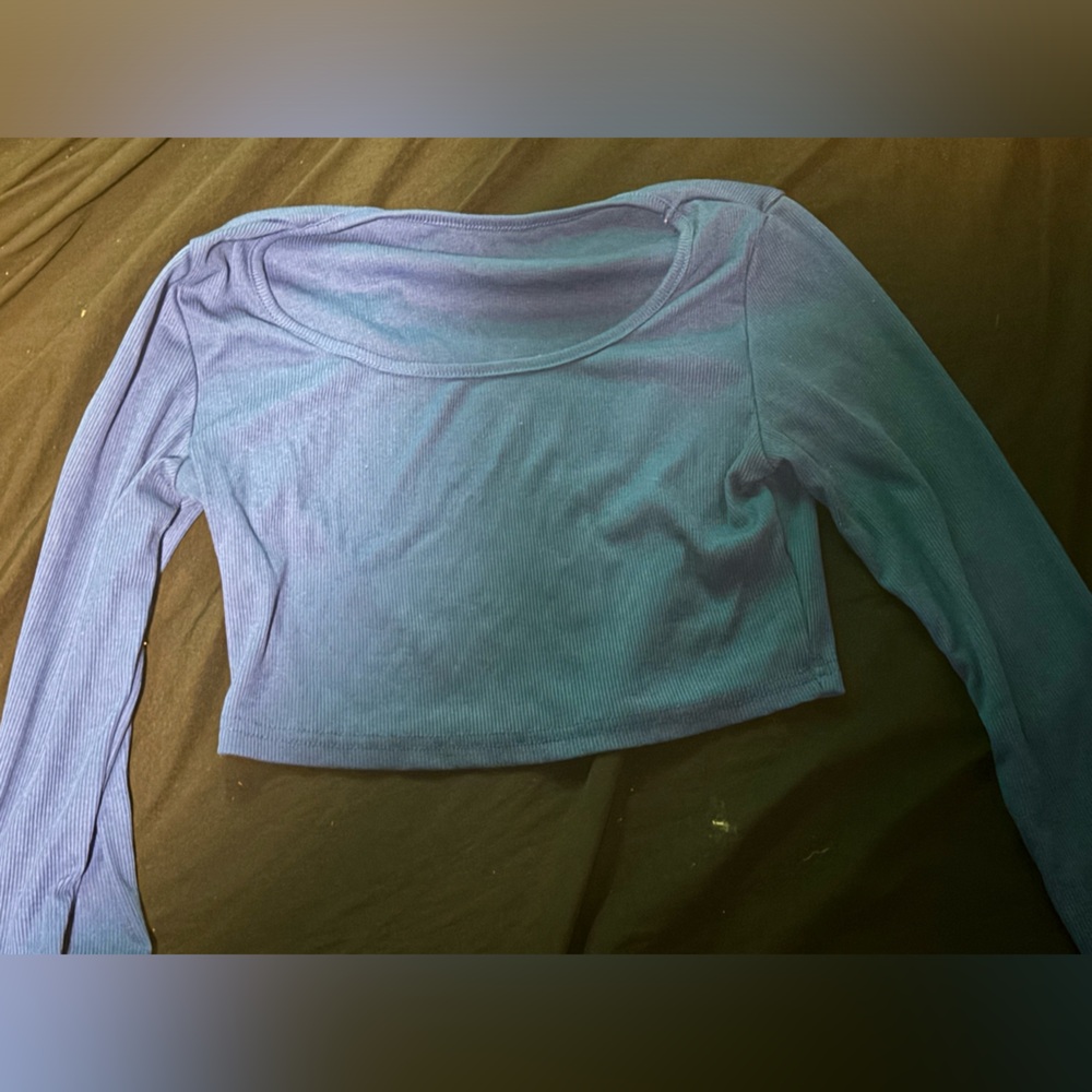 Blue crop top long sleeve shirt